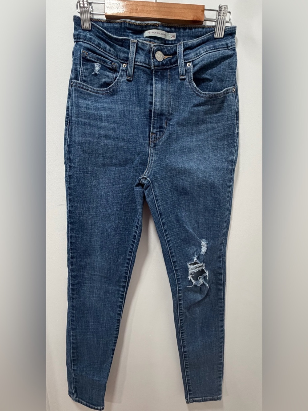 Levi’s Dark Blue‎ Distressed Women's Jeans size 25x28